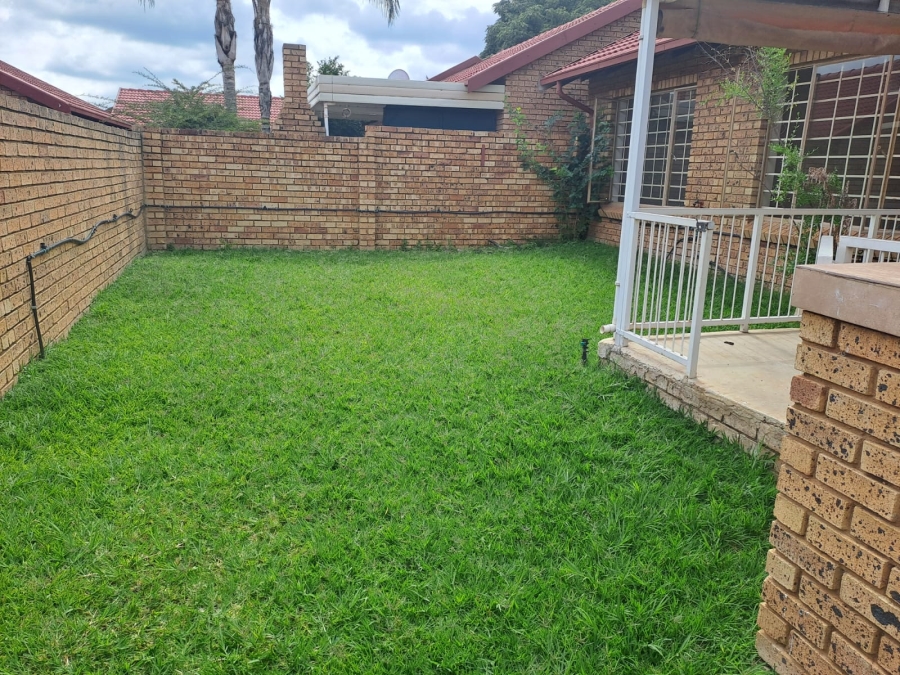 To Let 2 Bedroom Property for Rent in Magalieskruin Gauteng