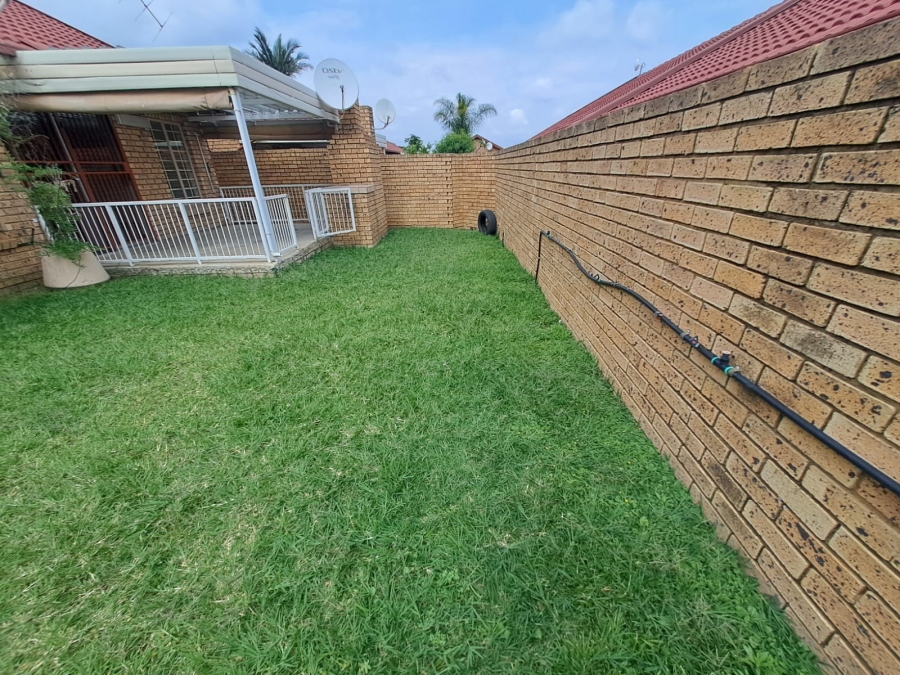 To Let 2 Bedroom Property for Rent in Magalieskruin Gauteng