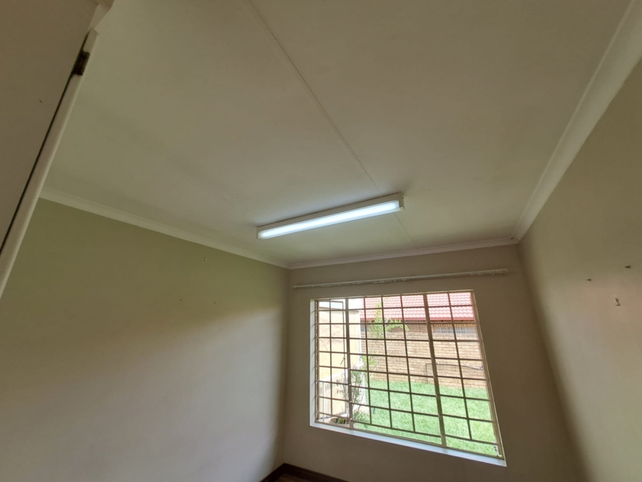 To Let 2 Bedroom Property for Rent in Magalieskruin Gauteng