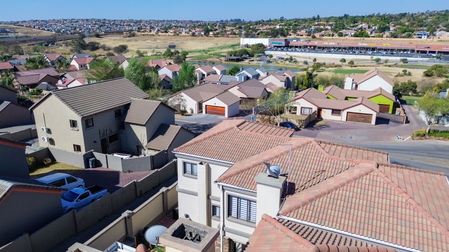 4 Bedroom Property for Sale in Thatchfield Estate Gauteng