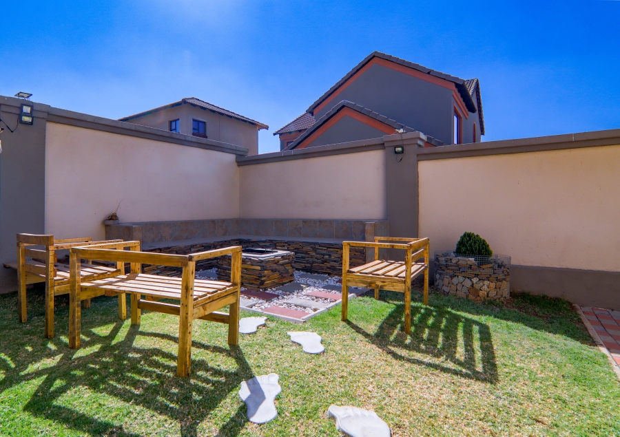 4 Bedroom Property for Sale in Thatchfield Estate Gauteng