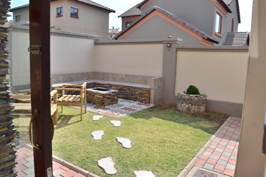 4 Bedroom Property for Sale in Thatchfield Estate Gauteng