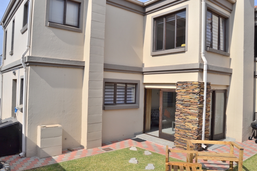 4 Bedroom Property for Sale in Thatchfield Estate Gauteng