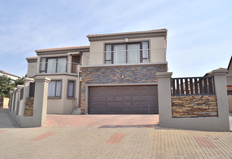 4 Bedroom Property for Sale in Thatchfield Estate Gauteng