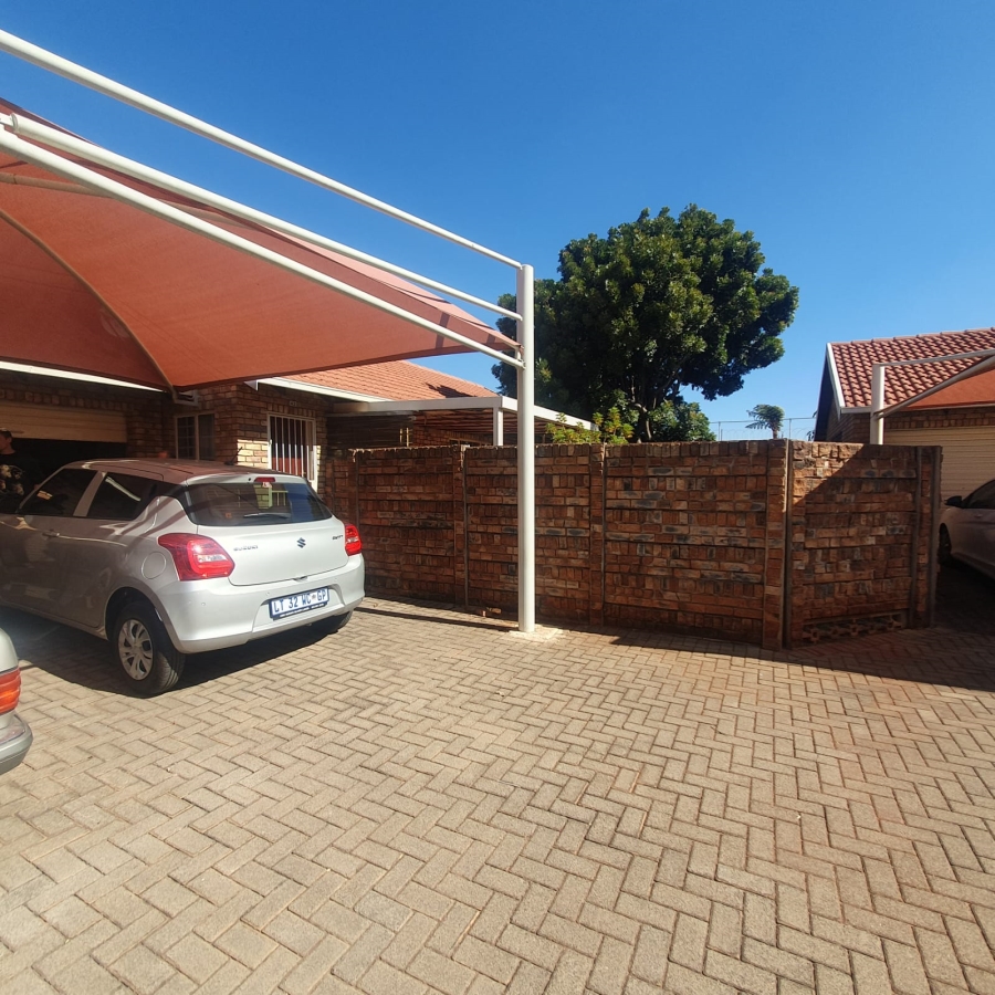 To Let 3 Bedroom Property for Rent in Dorandia Gauteng