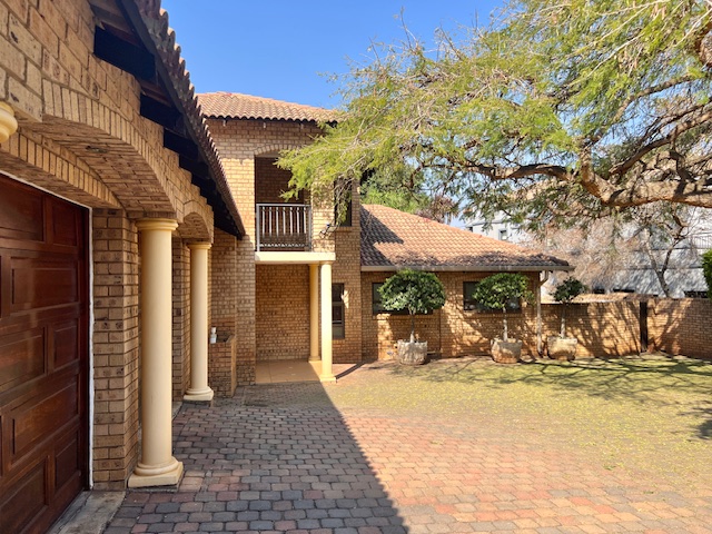 4 Bedroom Property for Sale in Woodhill Estate Gauteng