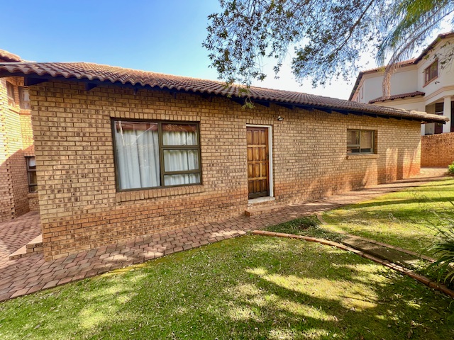 4 Bedroom Property for Sale in Woodhill Estate Gauteng