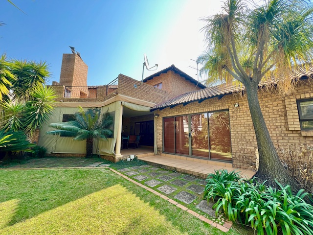 4 Bedroom Property for Sale in Woodhill Estate Gauteng