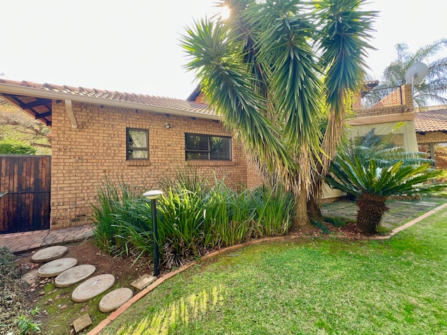 4 Bedroom Property for Sale in Woodhill Estate Gauteng