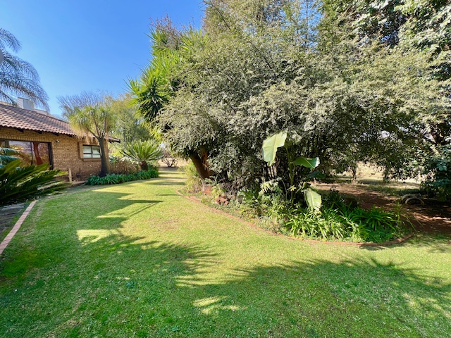 4 Bedroom Property for Sale in Woodhill Estate Gauteng