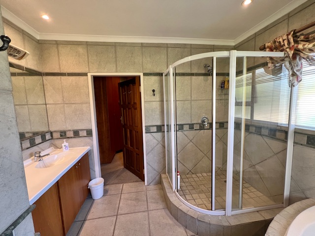 4 Bedroom Property for Sale in Woodhill Estate Gauteng