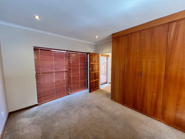 4 Bedroom Property for Sale in Woodhill Estate Gauteng