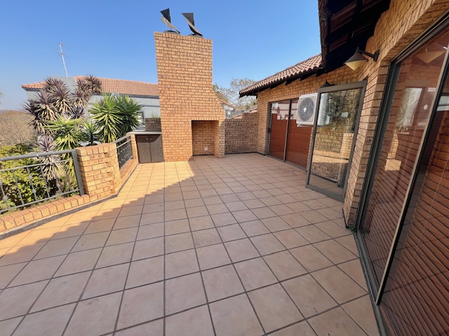 4 Bedroom Property for Sale in Woodhill Estate Gauteng