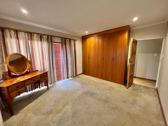 4 Bedroom Property for Sale in Woodhill Estate Gauteng