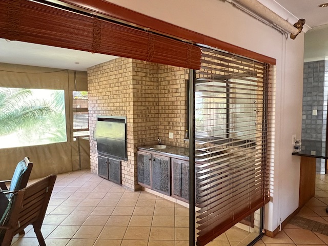 4 Bedroom Property for Sale in Woodhill Estate Gauteng