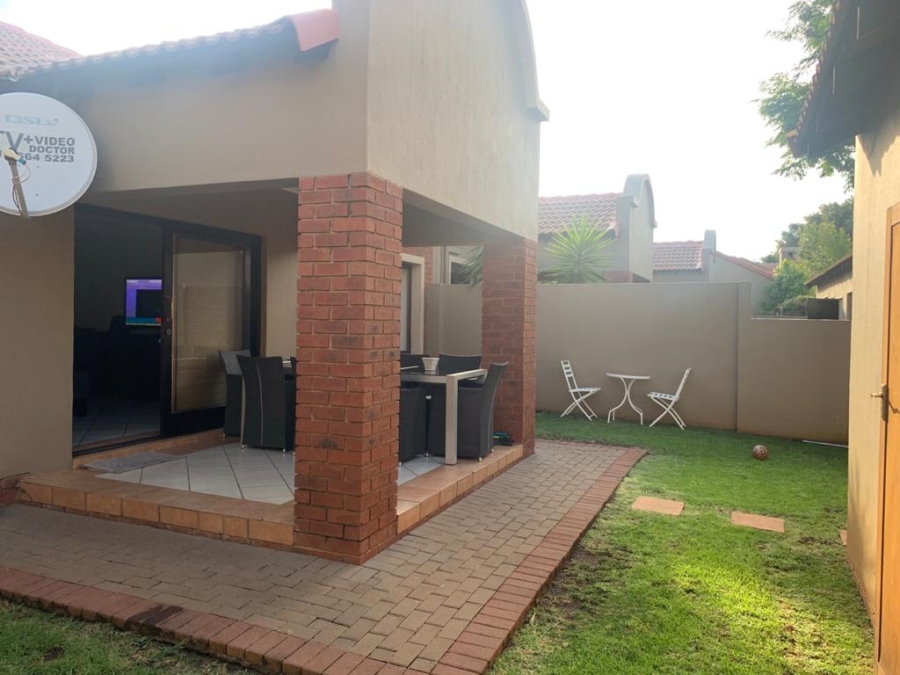 To Let 2 Bedroom Property for Rent in Eco Park Gauteng