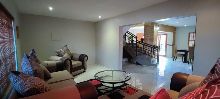 6 Bedroom Property for Sale in Rooihuiskraal North Gauteng