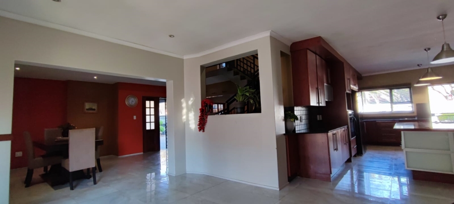 6 Bedroom Property for Sale in Rooihuiskraal North Gauteng