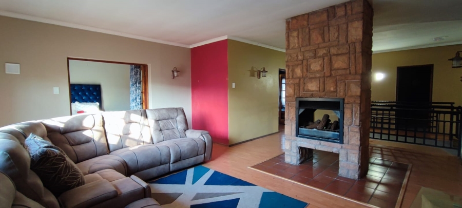 6 Bedroom Property for Sale in Rooihuiskraal North Gauteng