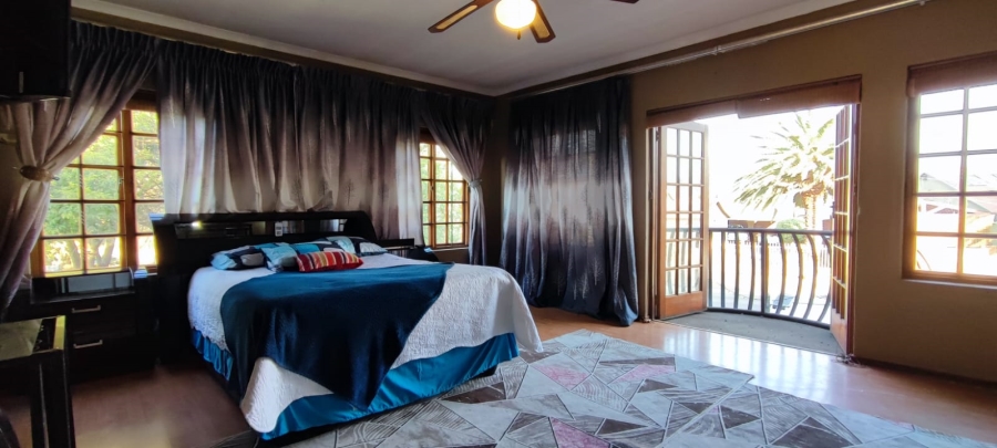 6 Bedroom Property for Sale in Rooihuiskraal North Gauteng