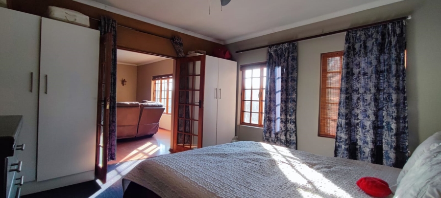 6 Bedroom Property for Sale in Rooihuiskraal North Gauteng