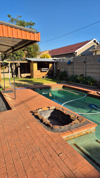 4 Bedroom Property for Sale in Symhurst Gauteng