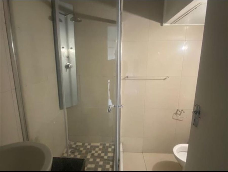 To Let 1 Bedroom Property for Rent in New Doornfontein Gauteng