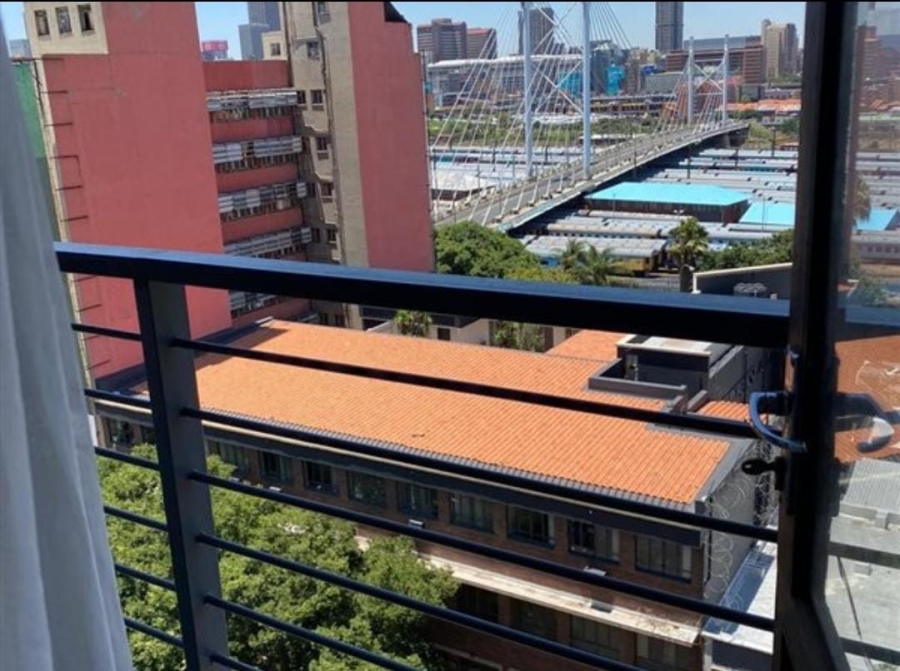 To Let 1 Bedroom Property for Rent in New Doornfontein Gauteng