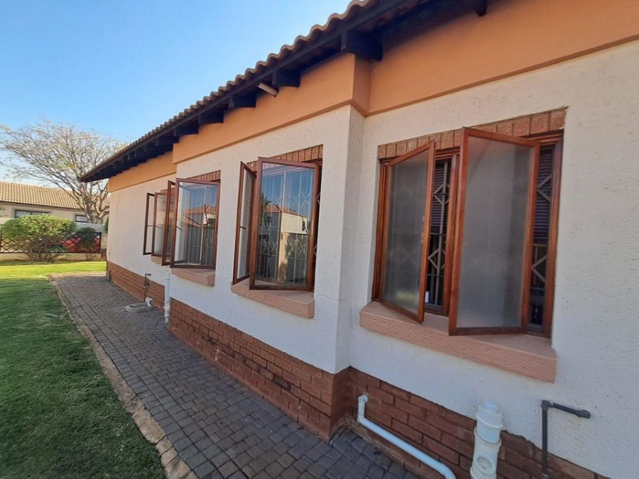 To Let 3 Bedroom Property for Rent in Montana Gauteng