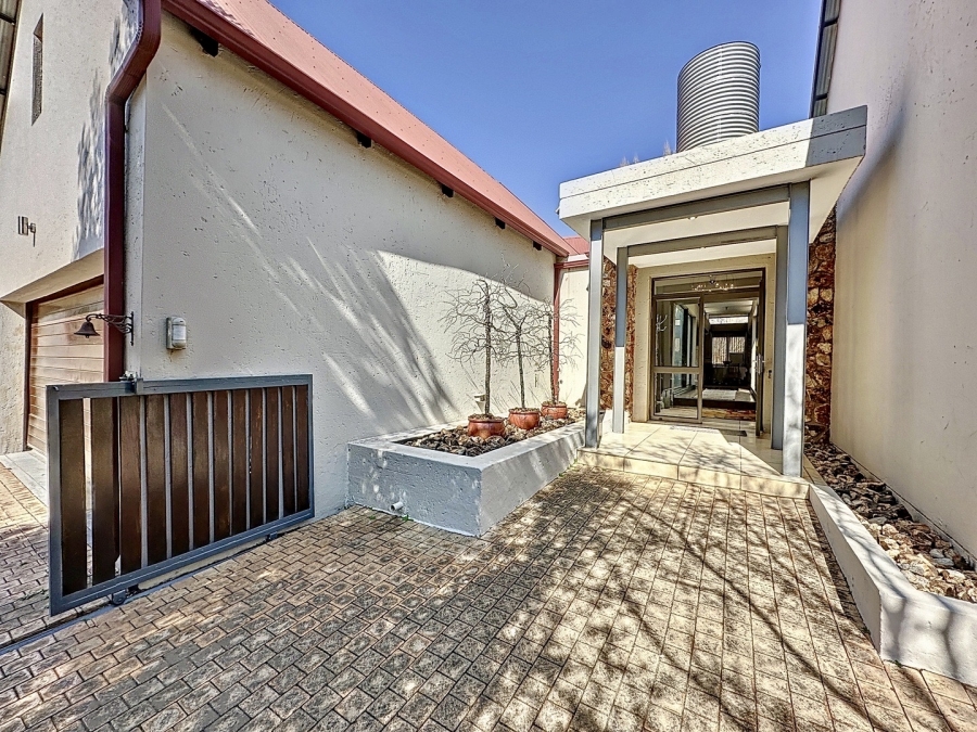 To Let 4 Bedroom Property for Rent in Southdowns Estate Gauteng