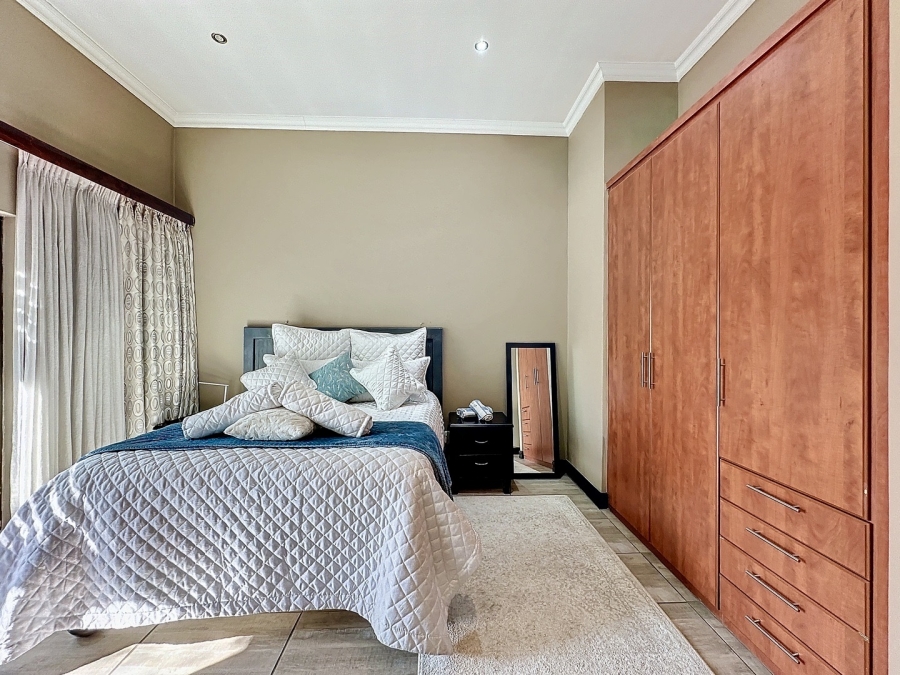 To Let 4 Bedroom Property for Rent in Southdowns Estate Gauteng