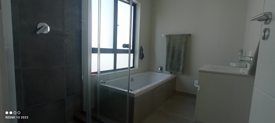 To Let 3 Bedroom Property for Rent in Broadacres Gauteng