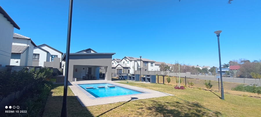 To Let 3 Bedroom Property for Rent in Broadacres Gauteng