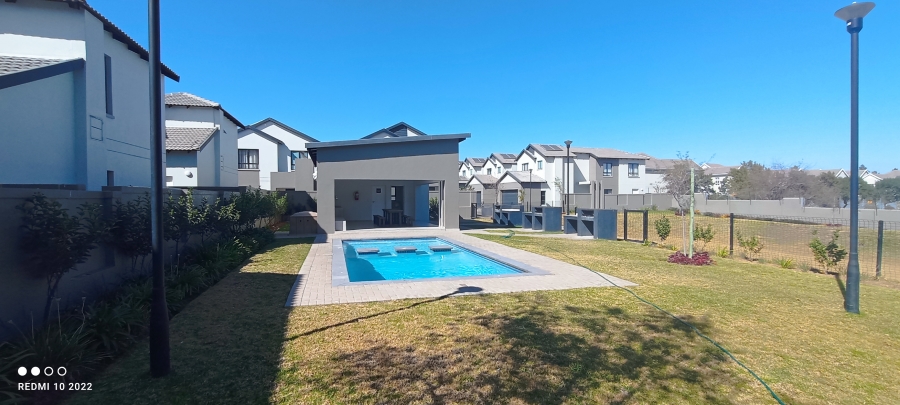 To Let 3 Bedroom Property for Rent in Broadacres Gauteng