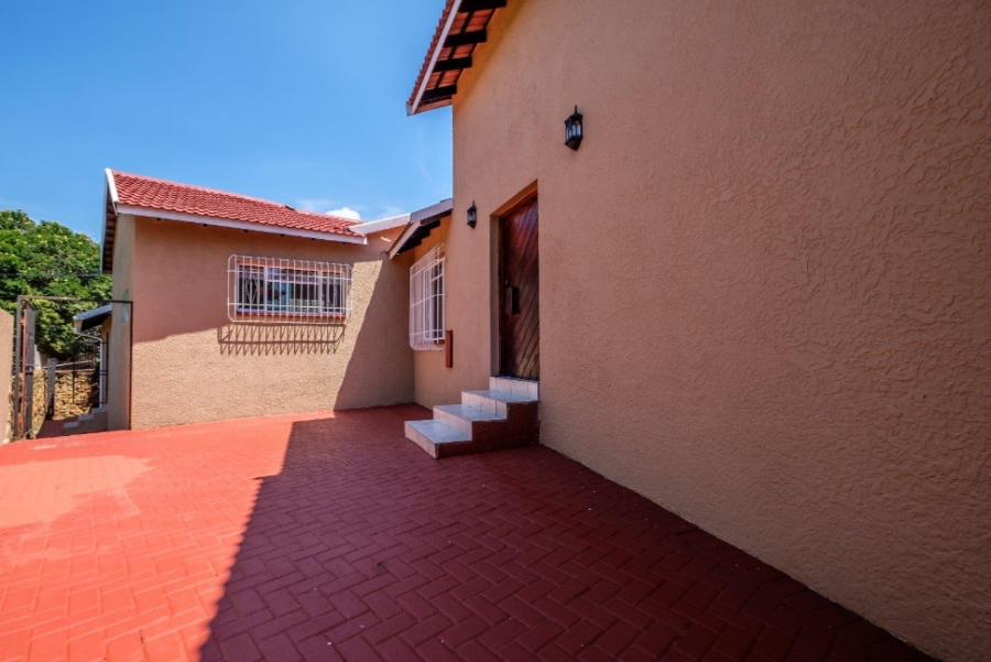 3 Bedroom Property for Sale in Mulbarton Gauteng