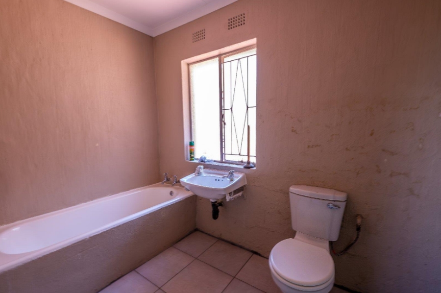 3 Bedroom Property for Sale in Mulbarton Gauteng