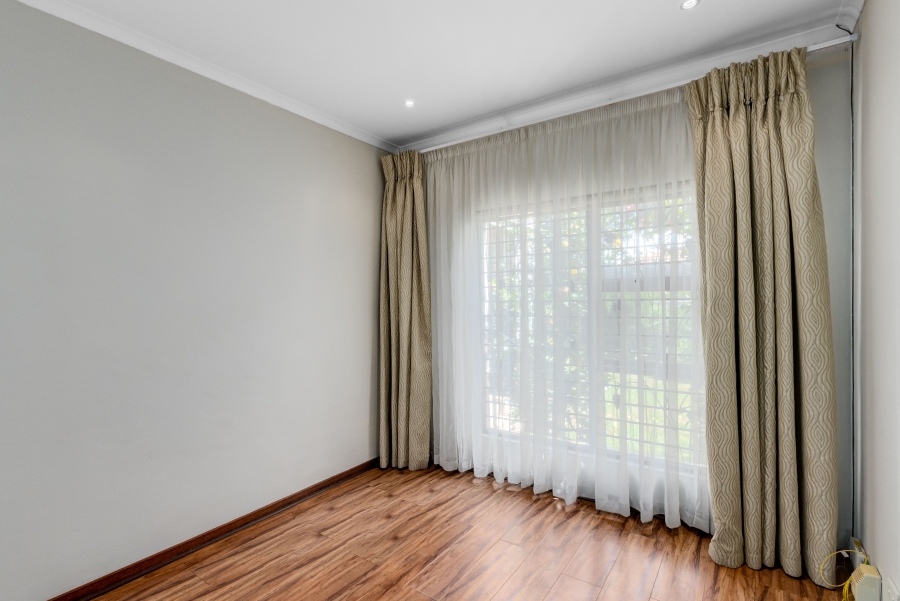 2 Bedroom Property for Sale in Bryanston Gauteng