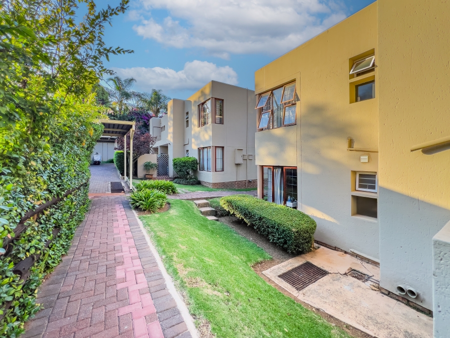 To Let 2 Bedroom Property for Rent in Bryanston Gauteng