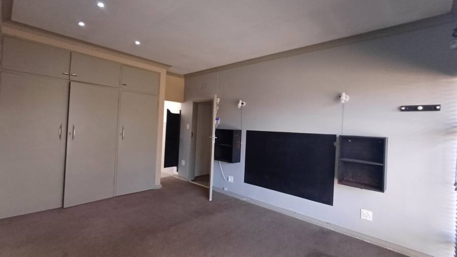 To Let 3 Bedroom Property for Rent in Raceview Gauteng