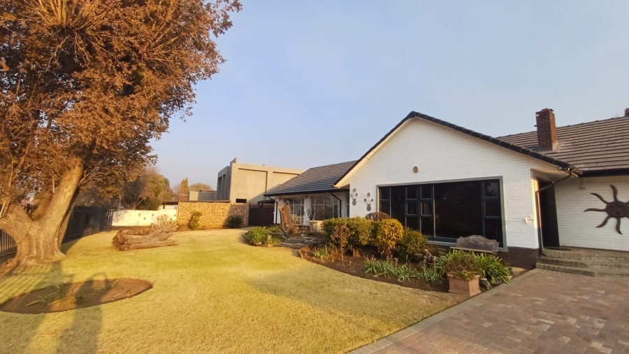 To Let 3 Bedroom Property for Rent in Raceview Gauteng