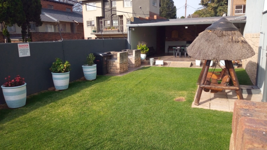 2 Bedroom Property for Sale in Linden Gauteng