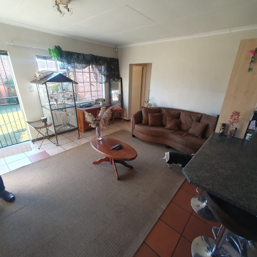 To Let 2 Bedroom Property for Rent in Magalieskruin Gauteng