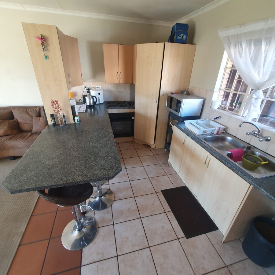 To Let 2 Bedroom Property for Rent in Magalieskruin Gauteng