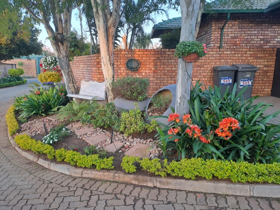 To Let 2 Bedroom Property for Rent in Magalieskruin Gauteng