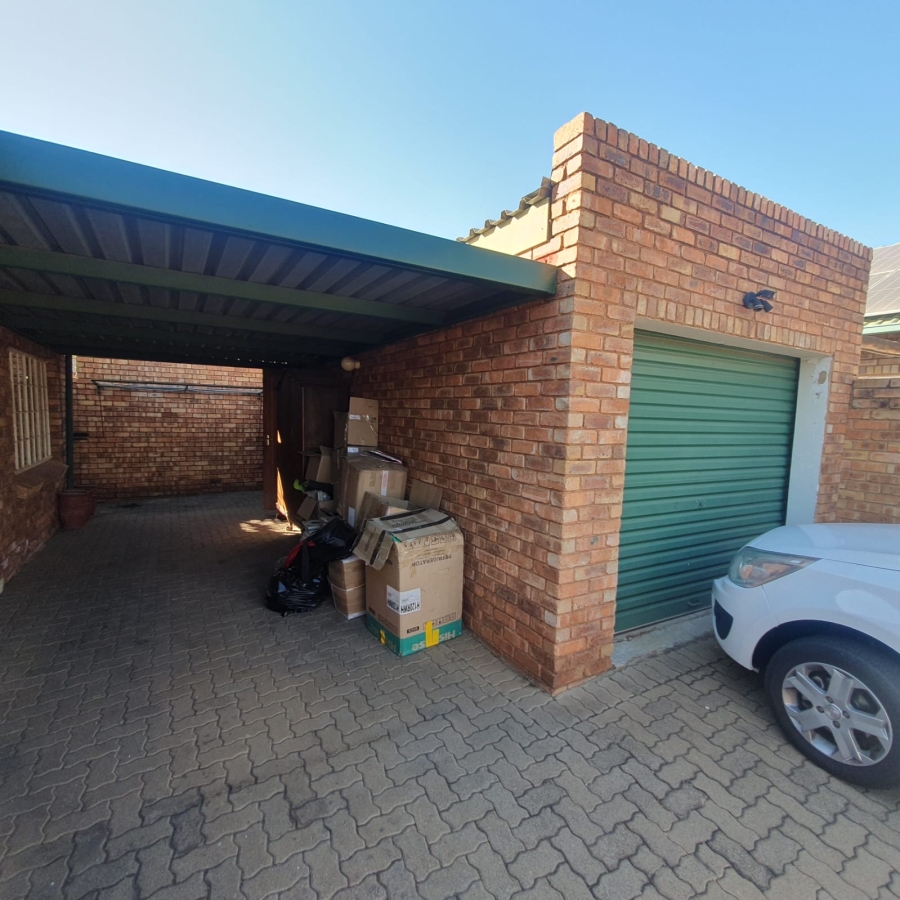 To Let 2 Bedroom Property for Rent in Magalieskruin Gauteng