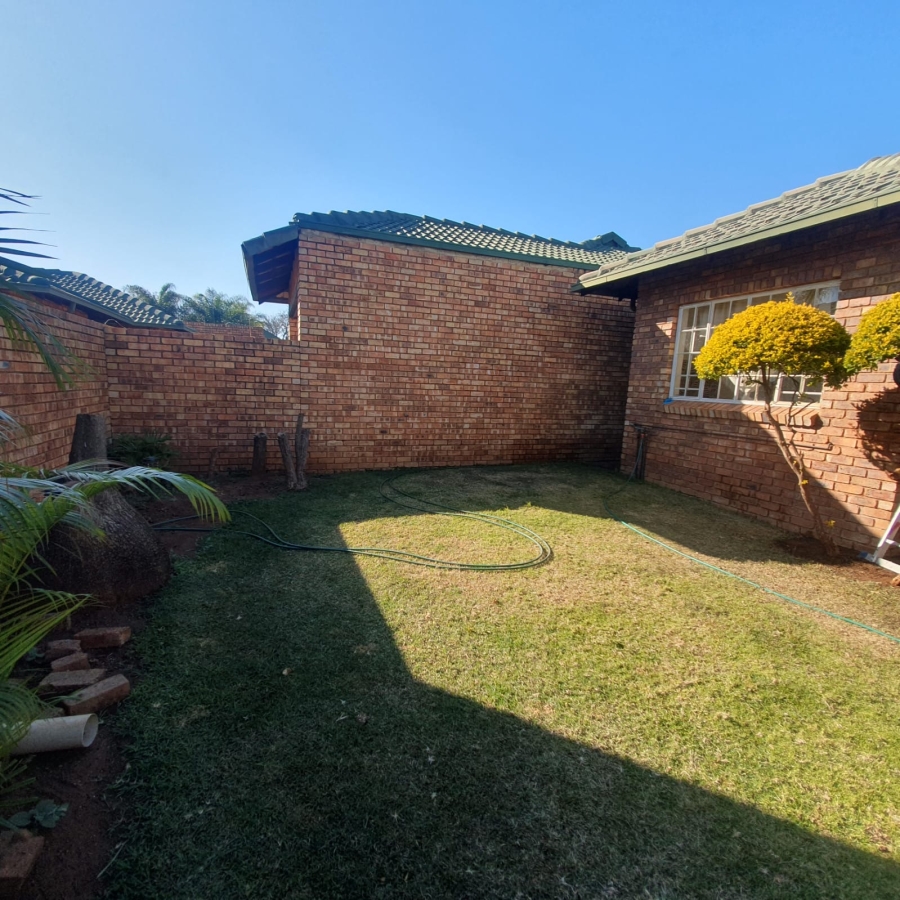 To Let 2 Bedroom Property for Rent in Magalieskruin Gauteng