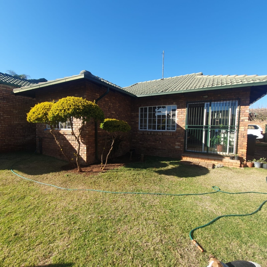 To Let 2 Bedroom Property for Rent in Magalieskruin Gauteng