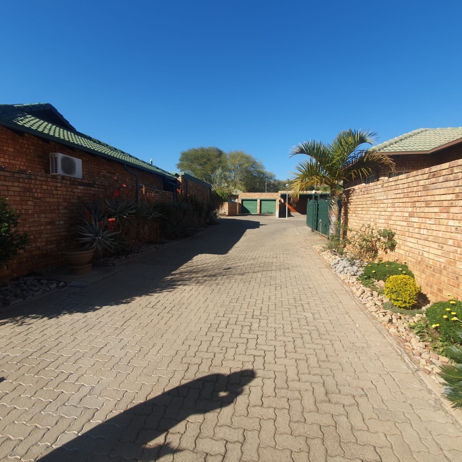 To Let 2 Bedroom Property for Rent in Magalieskruin Gauteng