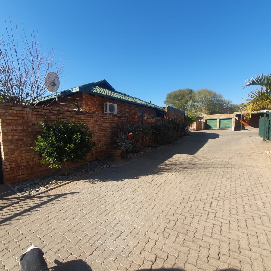 To Let 2 Bedroom Property for Rent in Magalieskruin Gauteng