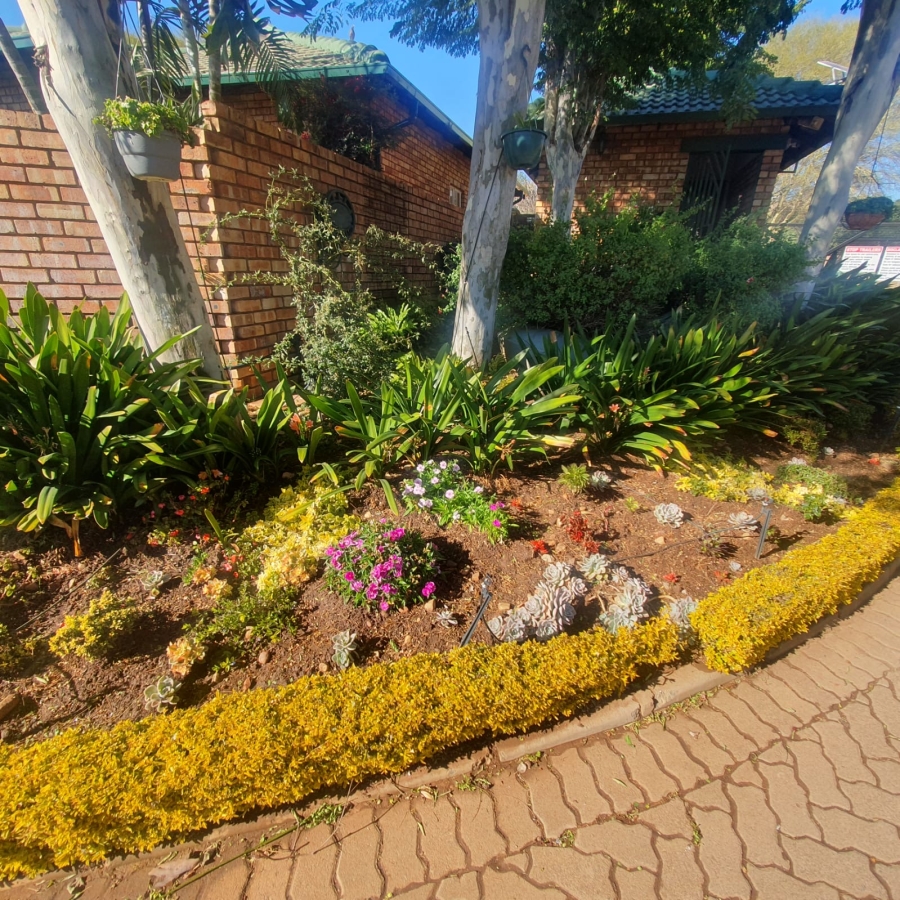 To Let 2 Bedroom Property for Rent in Magalieskruin Gauteng